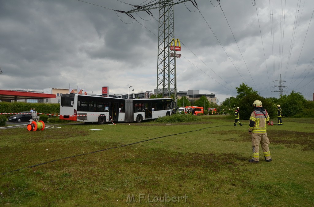 Schwerer Bus Unfall Koeln Porz Gremberghoven Neuenhofstr P073.JPG - Miklos Laubert
